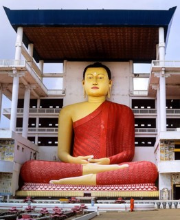 Giant Buddha statue at the Weherahena Temple
