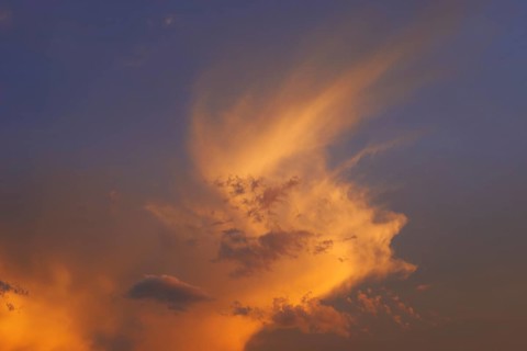 Cloud formation in the evening light