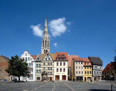 Market square with the town church of St. Maximi