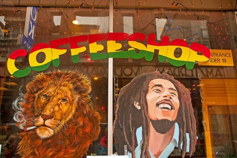 Painting of a smoking lion and the singer Bob Marley