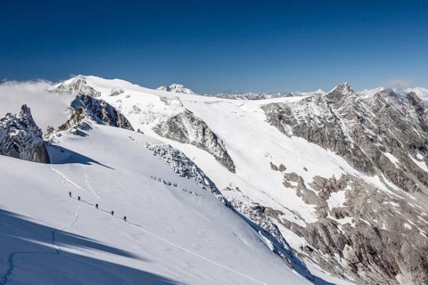 Mountaineers during the ascent to the Loffler