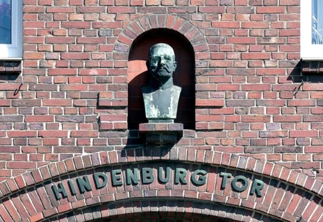 Hindenburg bust at the Hindenburg gate