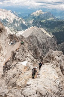 Female moutaineers on the Marino Bianchi Via Ferrata