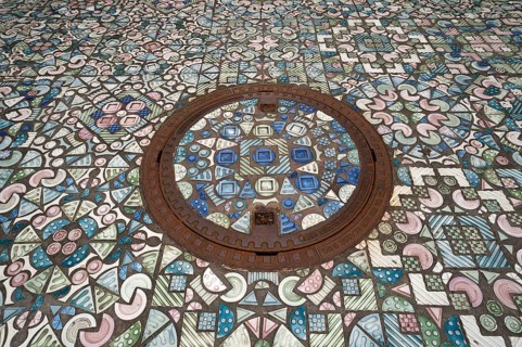 Manhole cover and walkway