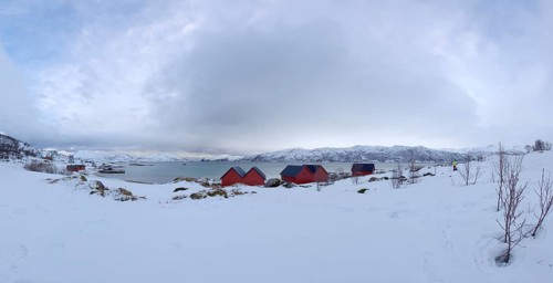 Cottages on Kvalsundet