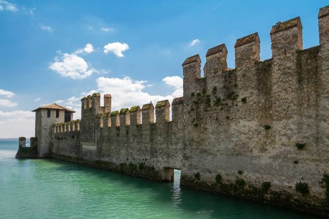 Curtain wall of the Castello Scaligero
