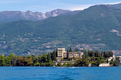 Isola del Garda with Villa Borghese Cavazza