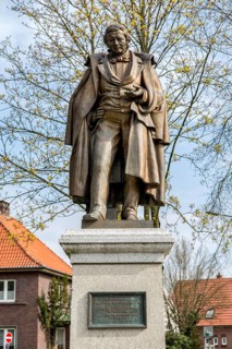 Eilhard-Mitscherlich monument