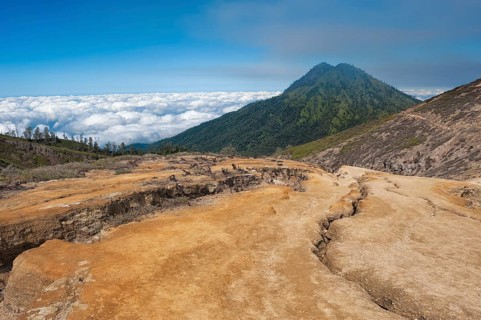 Kawah Ijen volcano ridge