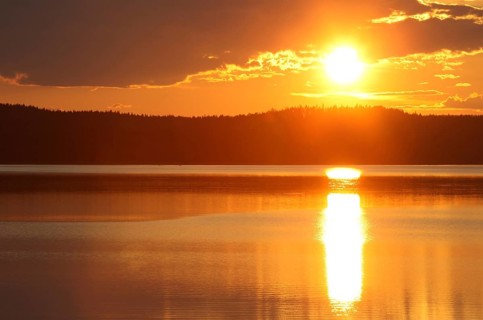 Sunset on a lake in the Kvikkjokk National Park