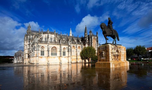 Mosteiro da Batalha with equestrian statue of Nuno Alvares Pereira