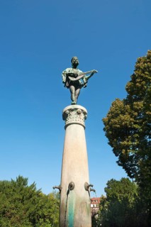 Minnesangerbrunnen fountain