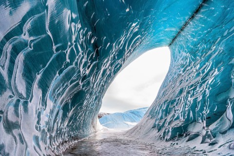 Ice cave in Svinafellsvatn