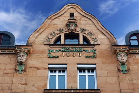 Upper facade of an Art Nouveau building from 1906