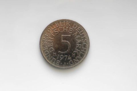 5 DM