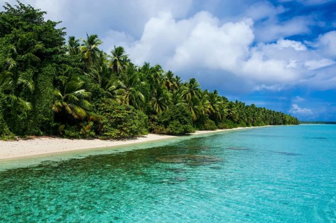 White sand beach and turquoise water in the Ant Atoll