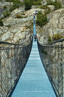 Stressed-ribbon bridge across Massa Gorge