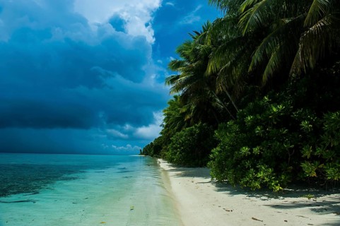 White sand beach and turquoise water in the Ant Atoll