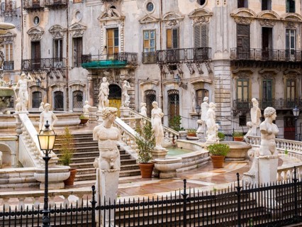 Fontana della Vergogna fountain in Piazza Pretoria by the Florentine Mannerist sculptor Francesco Camilliani