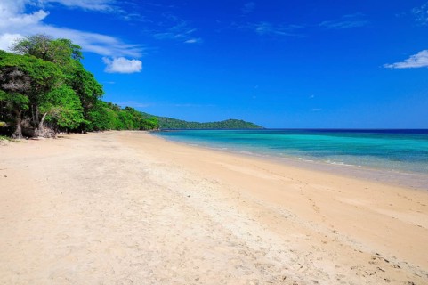 Sandy beach beach on the Maie de Kani
