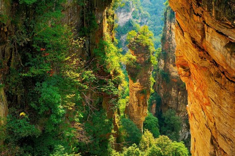 Avatar Mountains with vertical quartz-sandstone pillars