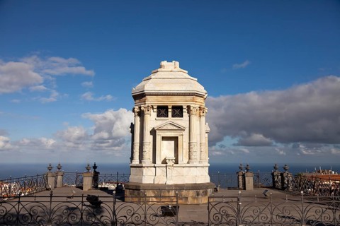 Mausoleum in the Jardines del Marquesado de la Quinta Roja or Jardin Victoria park