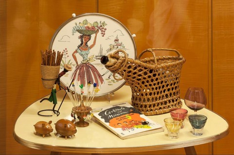 Party accessories from the 1950s