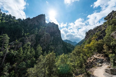 Trail along the valley and the river bed of the Tavignano