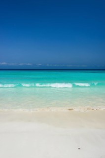 Turquoise water at the beach in Shuab Bay