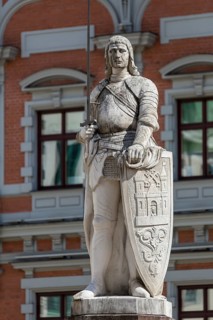 Roland statue in front of the House of Blackheads in Town Hall Square