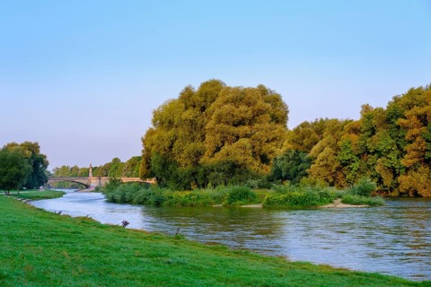 Isar with Willow Island and Wittelsbacher Bridge in Morning Light