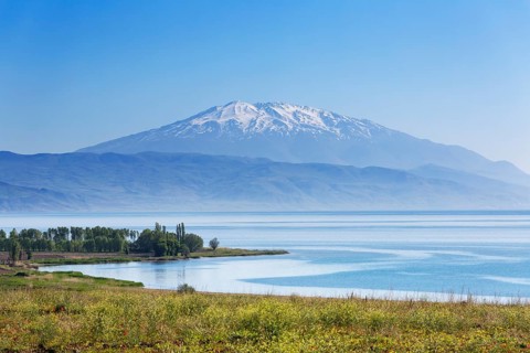 The Volcano Mount Suphan or Suphan Dagi