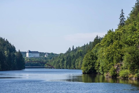 Burgk Castle and the ice bridge from Kober Rock