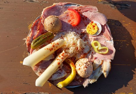 Plate with cold cuts in Buschenschank