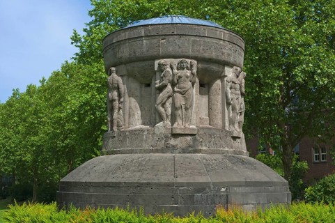 War memorial on the promenade