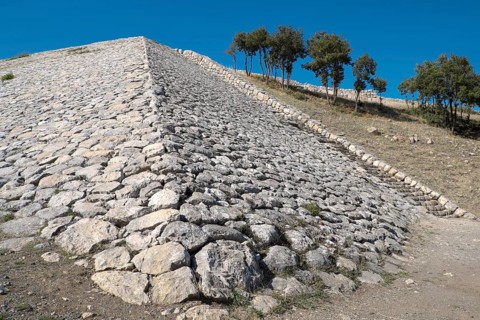 Artificial rampart of Yerkapi