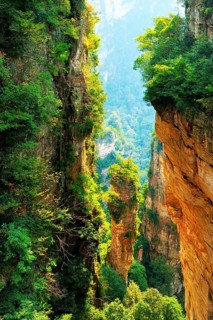 Avatar Mountains with vertical quartz-sandstone pillars