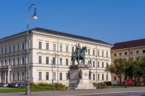Equestrian statue of King Ludwig I and Palais Leuchtenberg