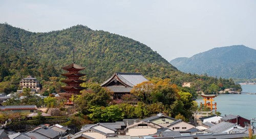 Toyokuni Shrine and Senjokaku Pavilion