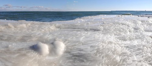 Eisterraces formed by waves and frost