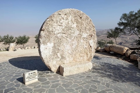 Round stone