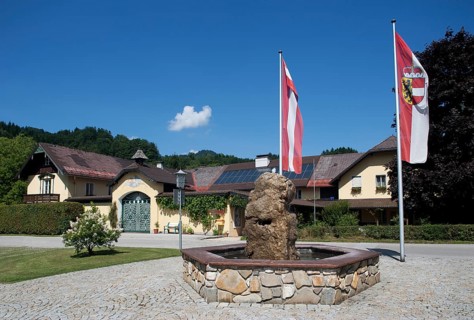 Gut Aich Priory