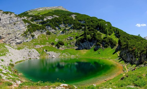 Lake Seehornsee under the summit of Seehorn