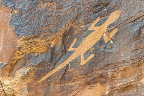 Petroglyphs on a rock wall at Cub Creek