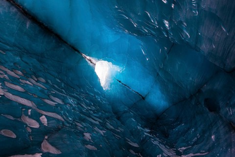 Ice cave in Svinafellsvatn