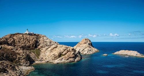 Ile de la Pietra with lighthouse at the tip of L'Ile-Rousse