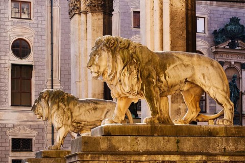 Stone lions at the Feldherrnhalle
