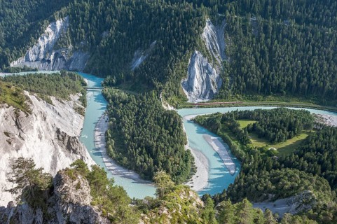 View from the Il Spir viewing platform into the Rhine Gorge