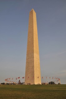 Washington Monument and flags of the United States