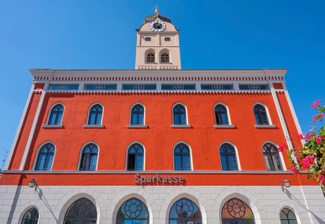 Facade of the Sparkasse at Schrannen square